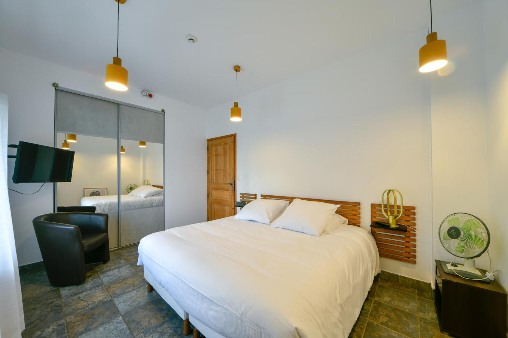 Enjoy Garden Hotel Vierzon Exterior photo