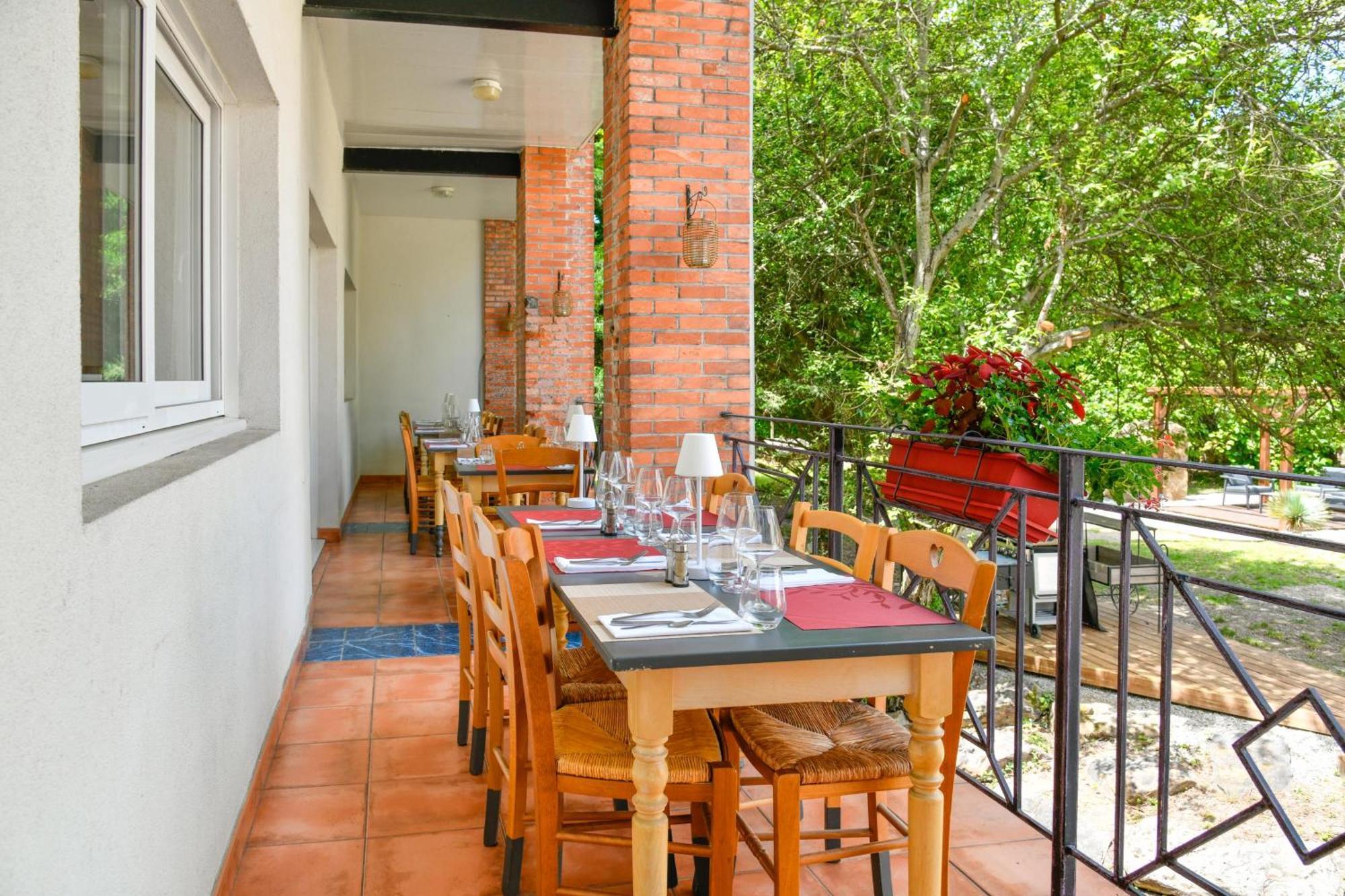 Enjoy Garden Hotel Vierzon Exterior photo