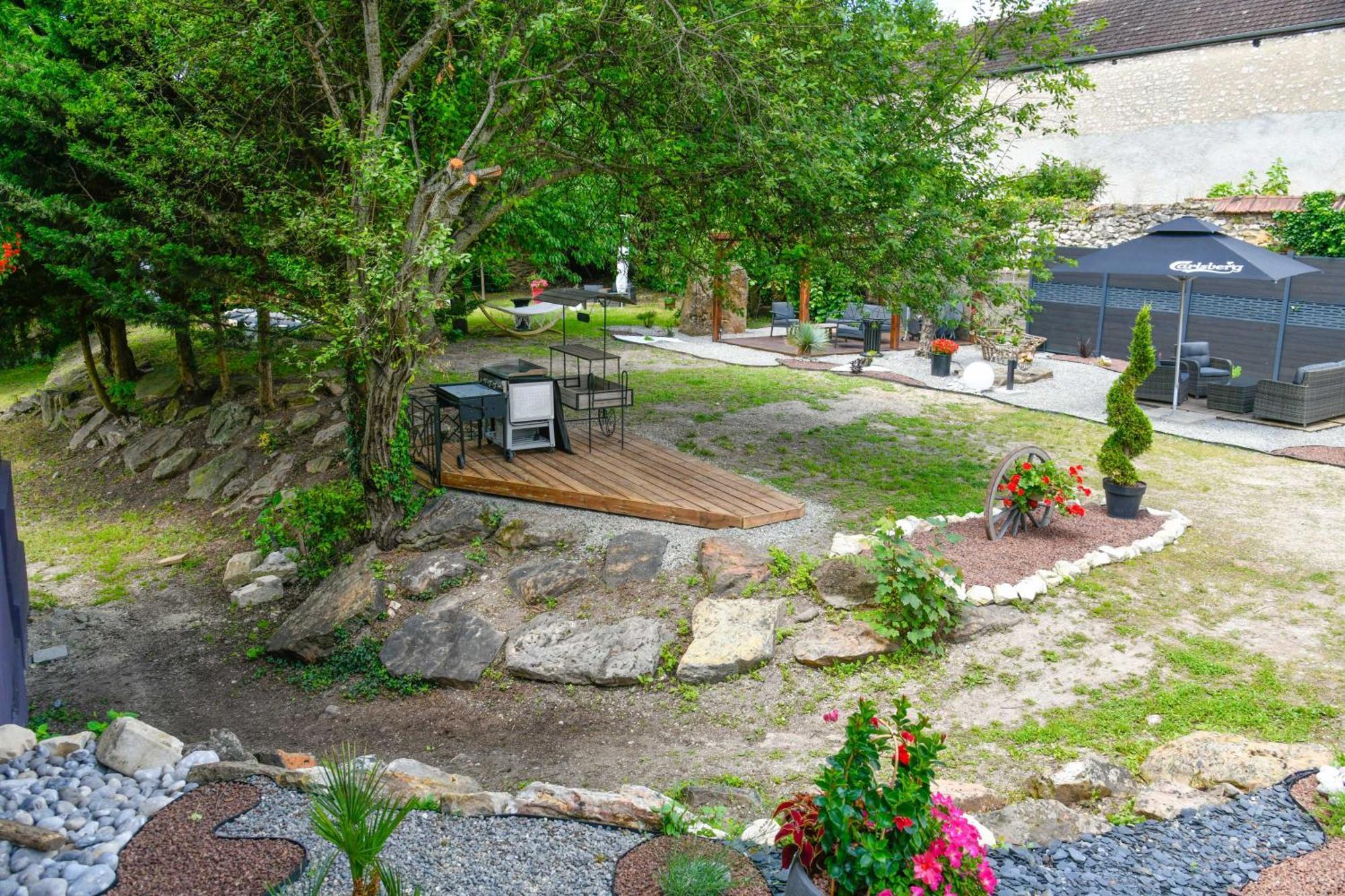 Enjoy Garden Hotel Vierzon Exterior photo