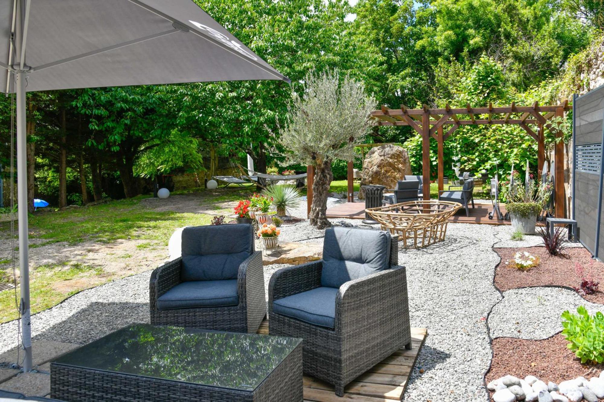 Enjoy Garden Hotel Vierzon Exterior photo